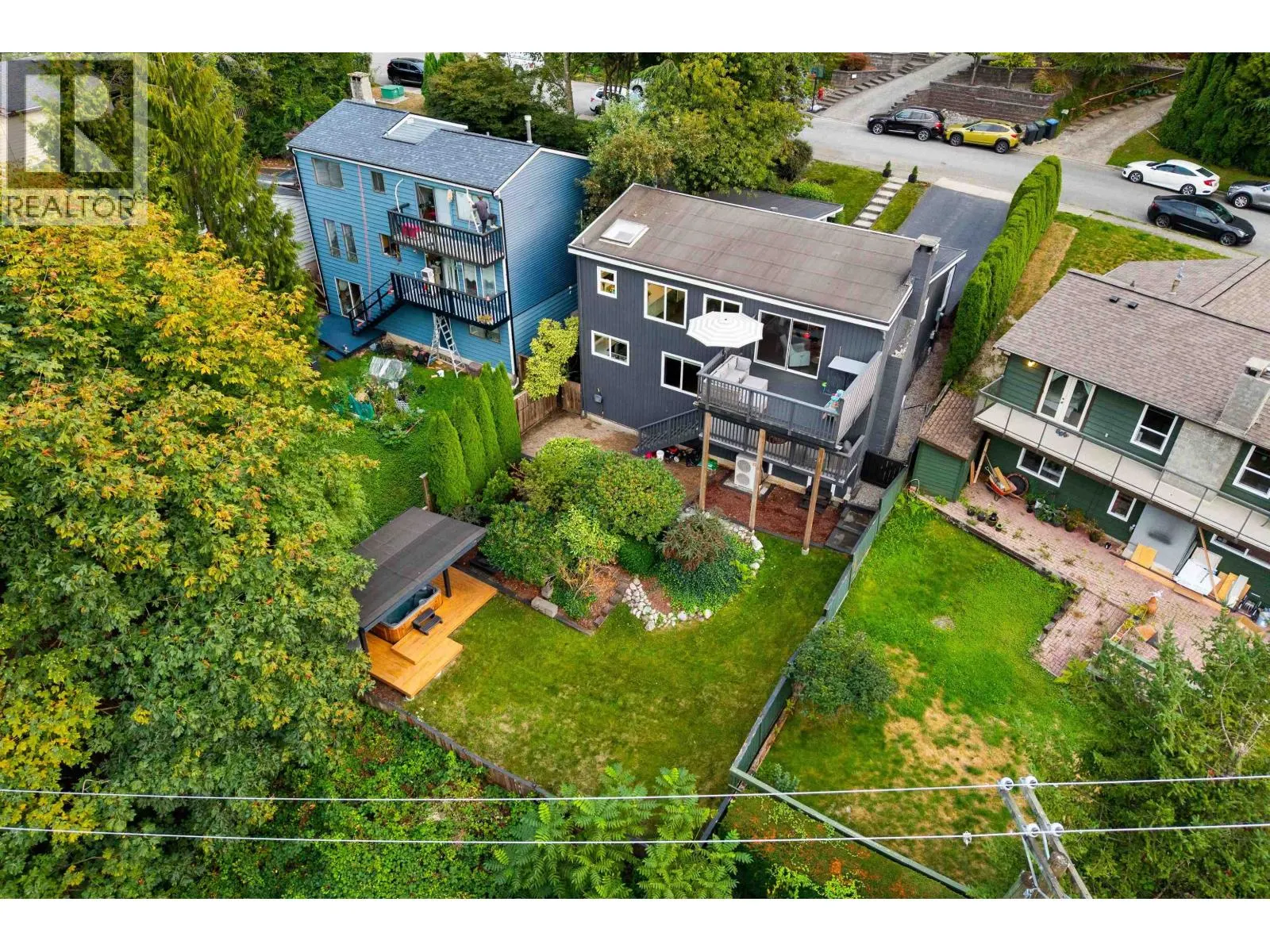 4 NOBLE COURT