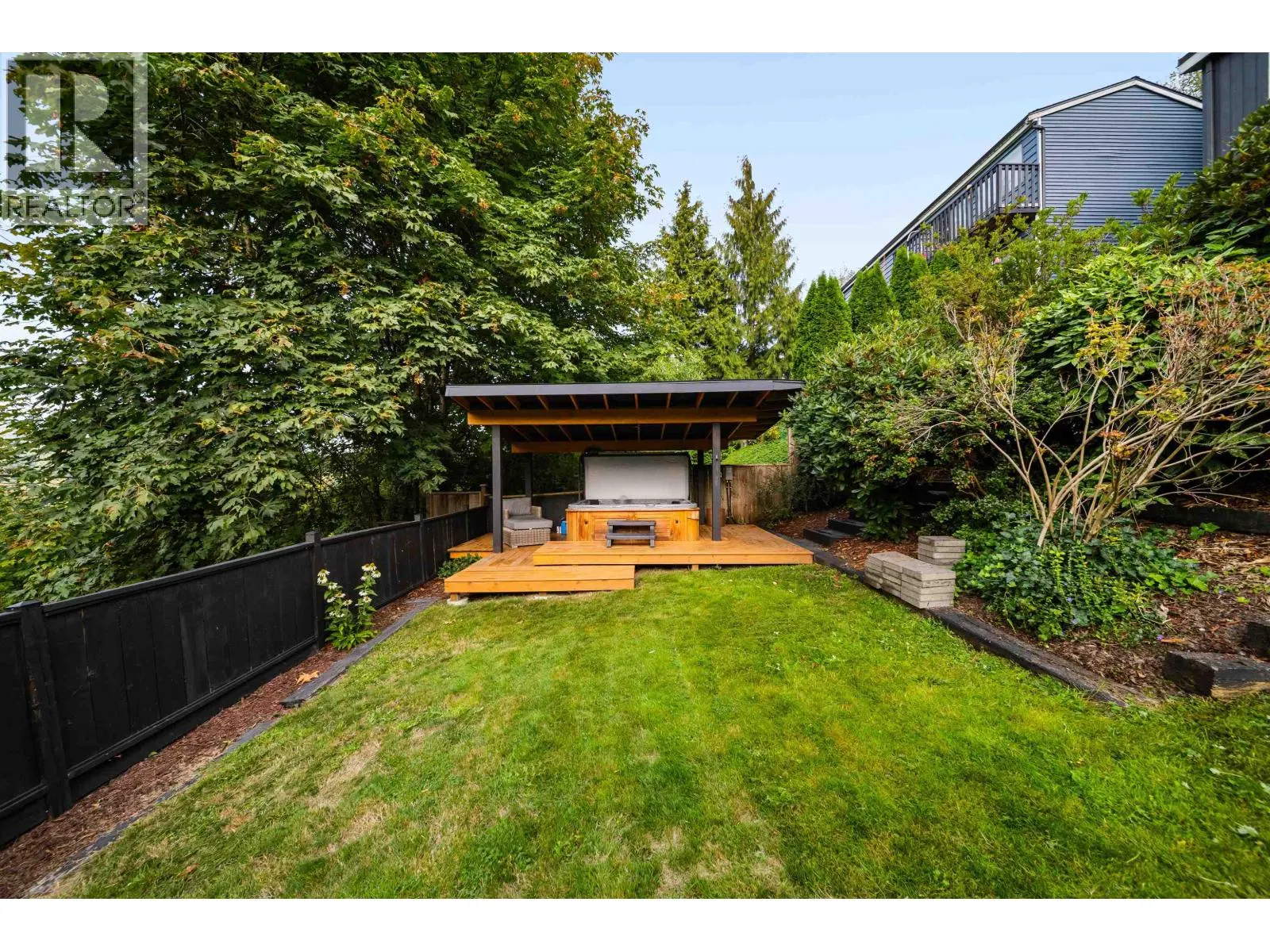 4 NOBLE COURT