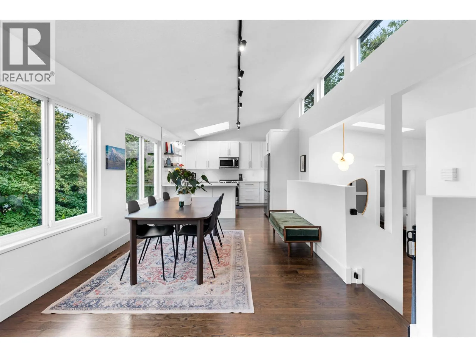 4 NOBLE COURT