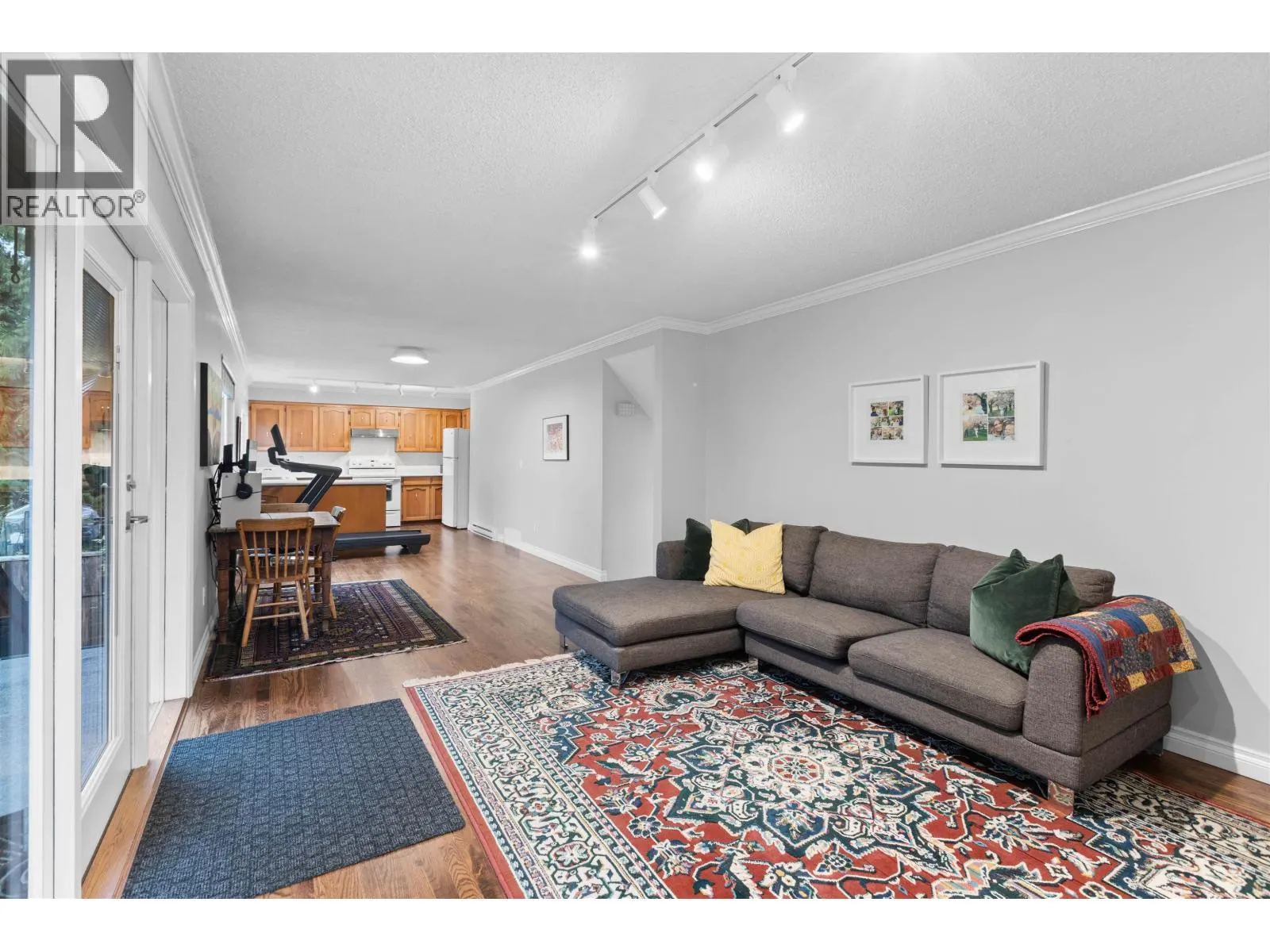 4 NOBLE COURT
