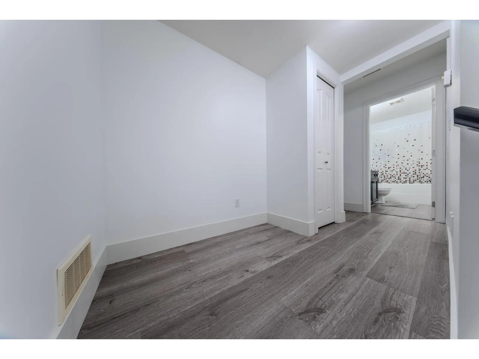 68 6887 SHEFFIELD WAY|Sardis East Vedder