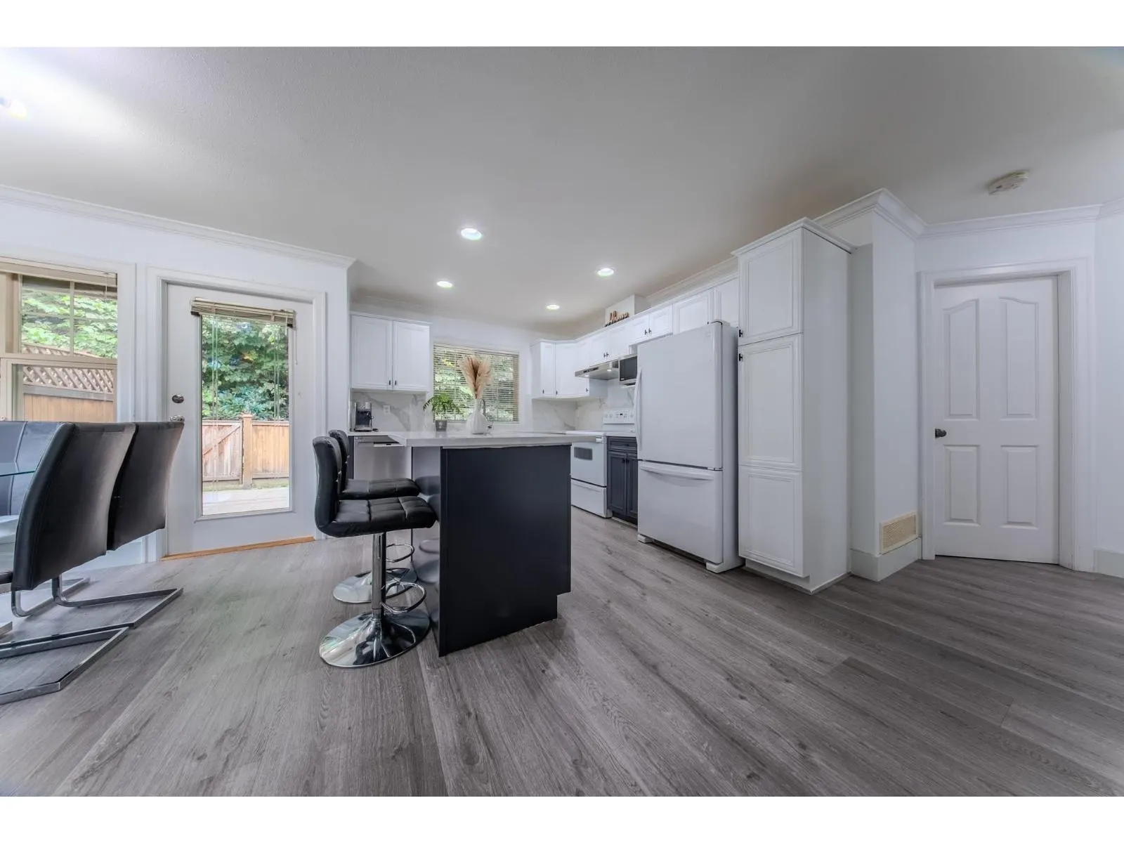 68 6887 SHEFFIELD WAY|Sardis East Vedder