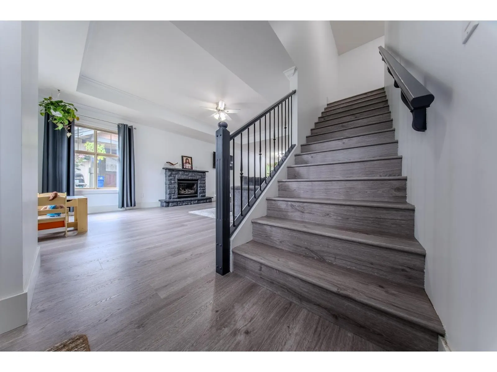 68 6887 SHEFFIELD WAY|Sardis East Vedder