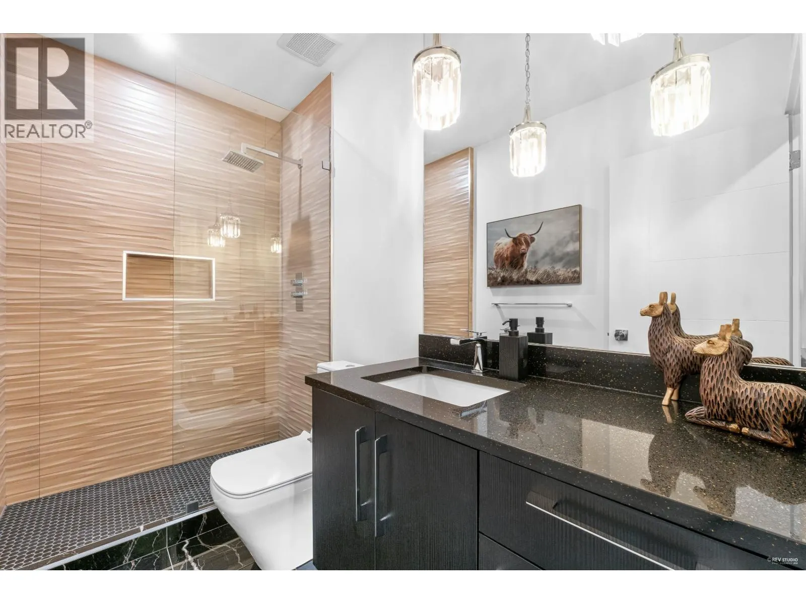 919 E 4TH STREET