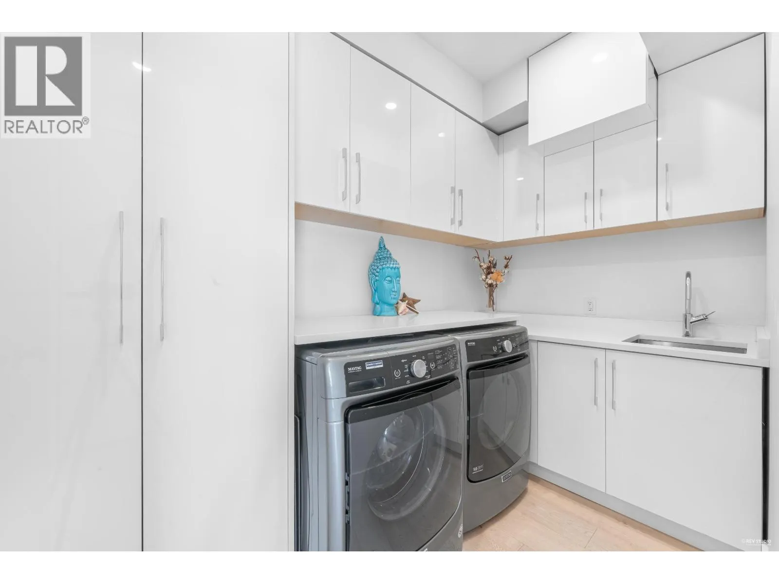 919 E 4TH STREET