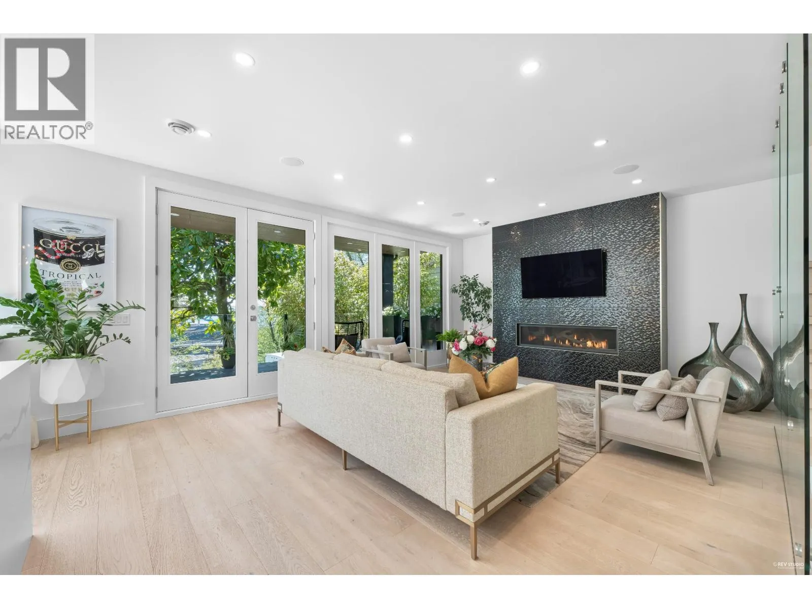 919 E 4TH STREET
