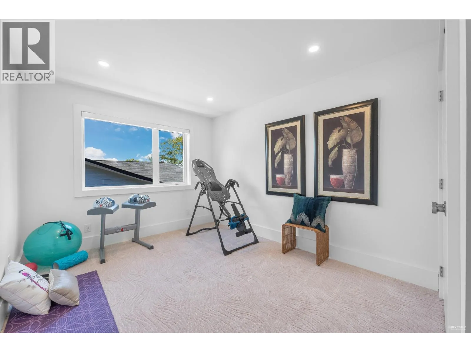 919 E 4TH STREET