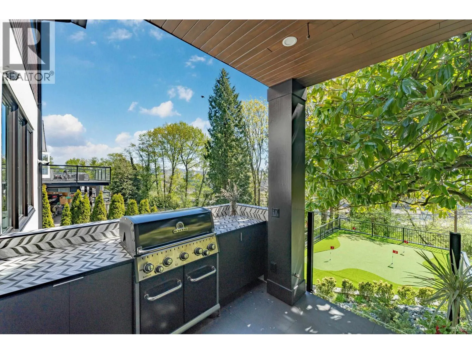 919 E 4TH STREET