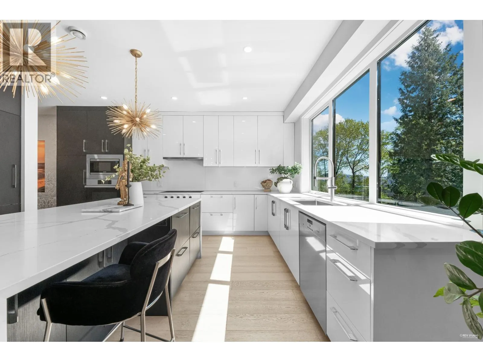 919 E 4TH STREET