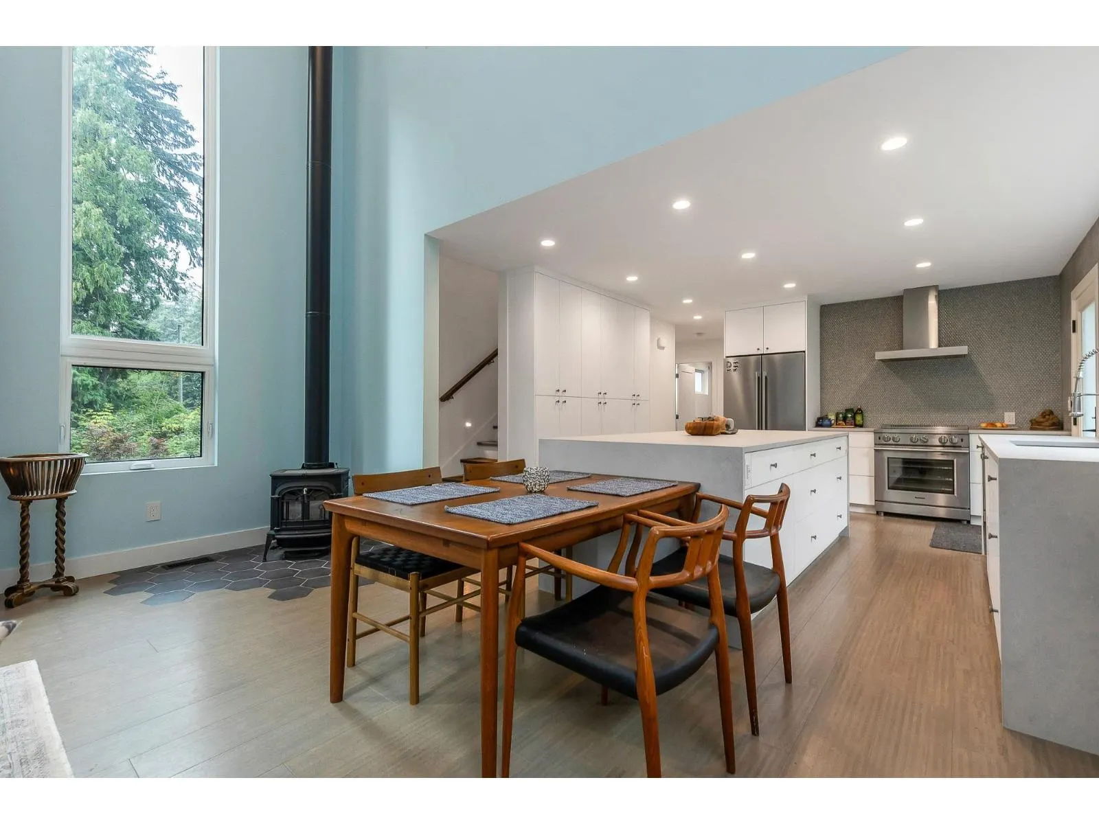 43685 LOUGHEED HIGHWAY