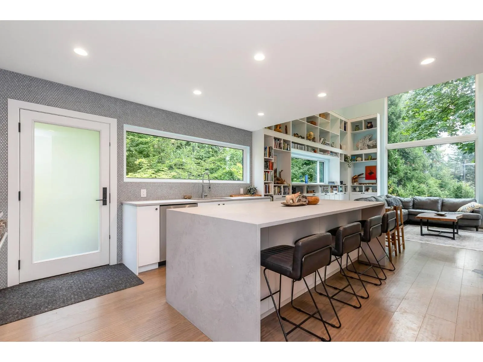43685 LOUGHEED HIGHWAY