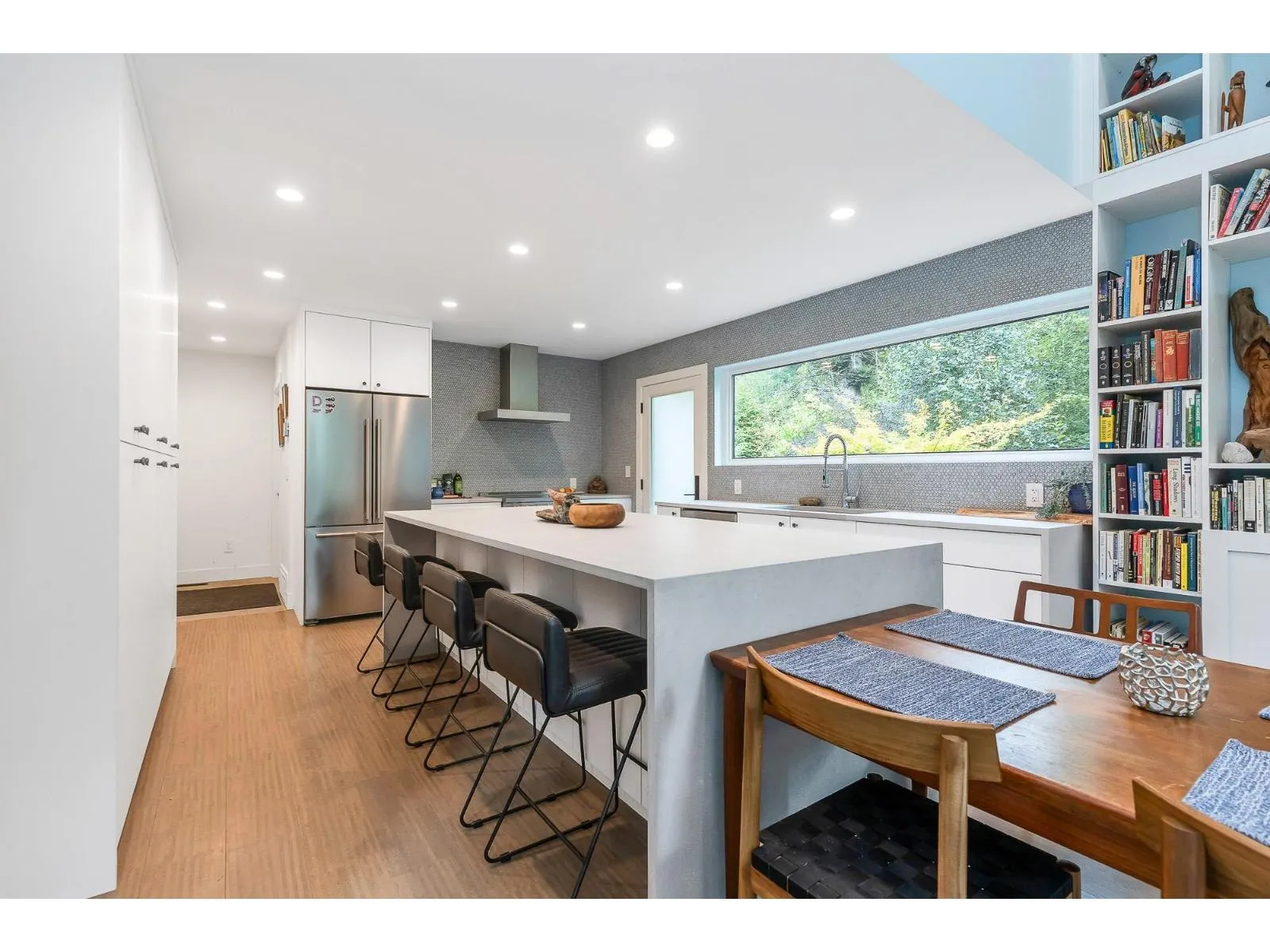 43685 LOUGHEED HIGHWAY