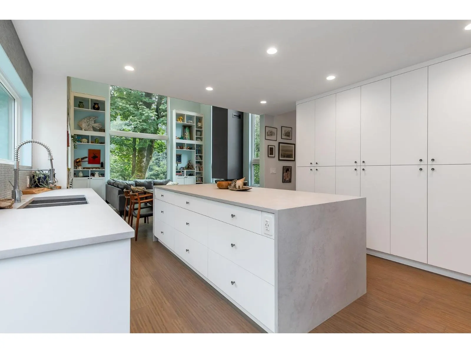 43685 LOUGHEED HIGHWAY
