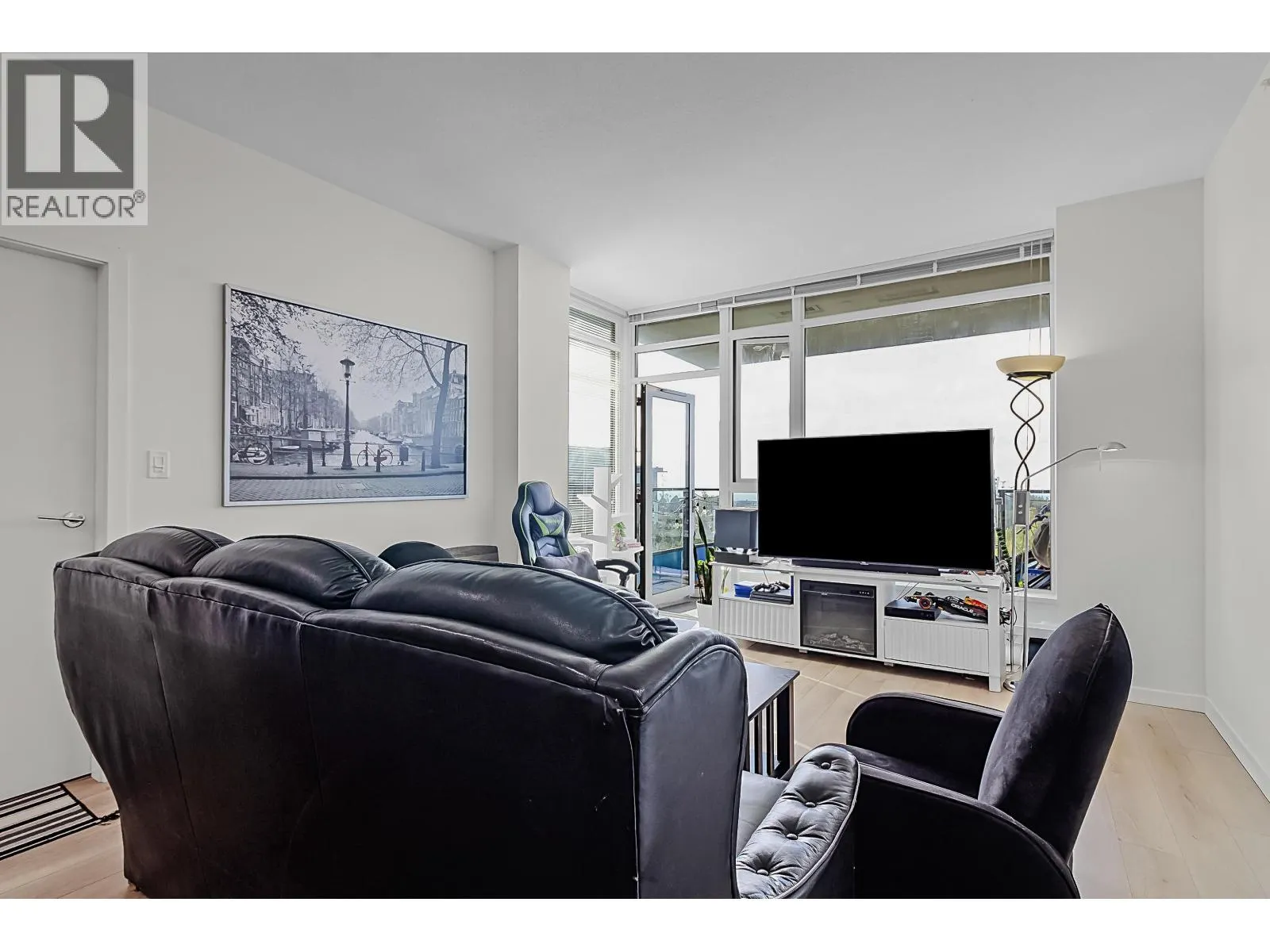 1006 8850 UNIVERSITY CRESCENT
