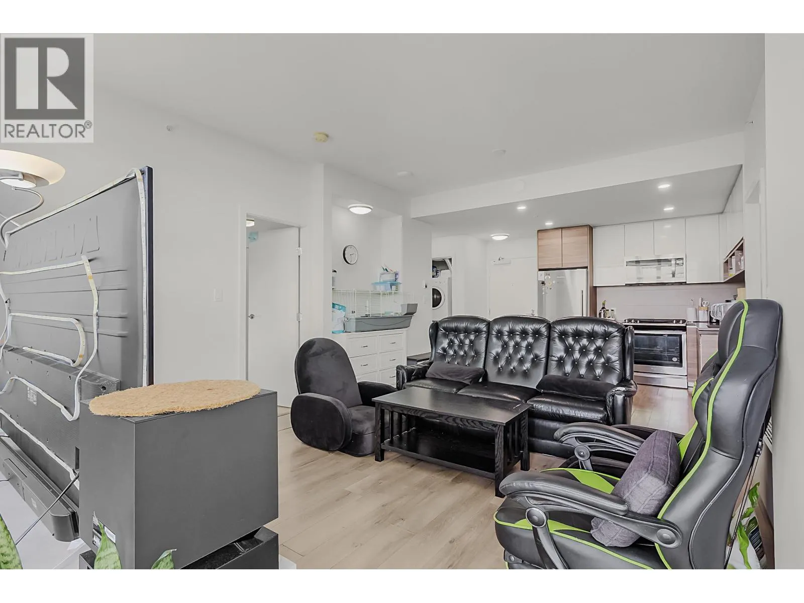 1006 8850 UNIVERSITY CRESCENT