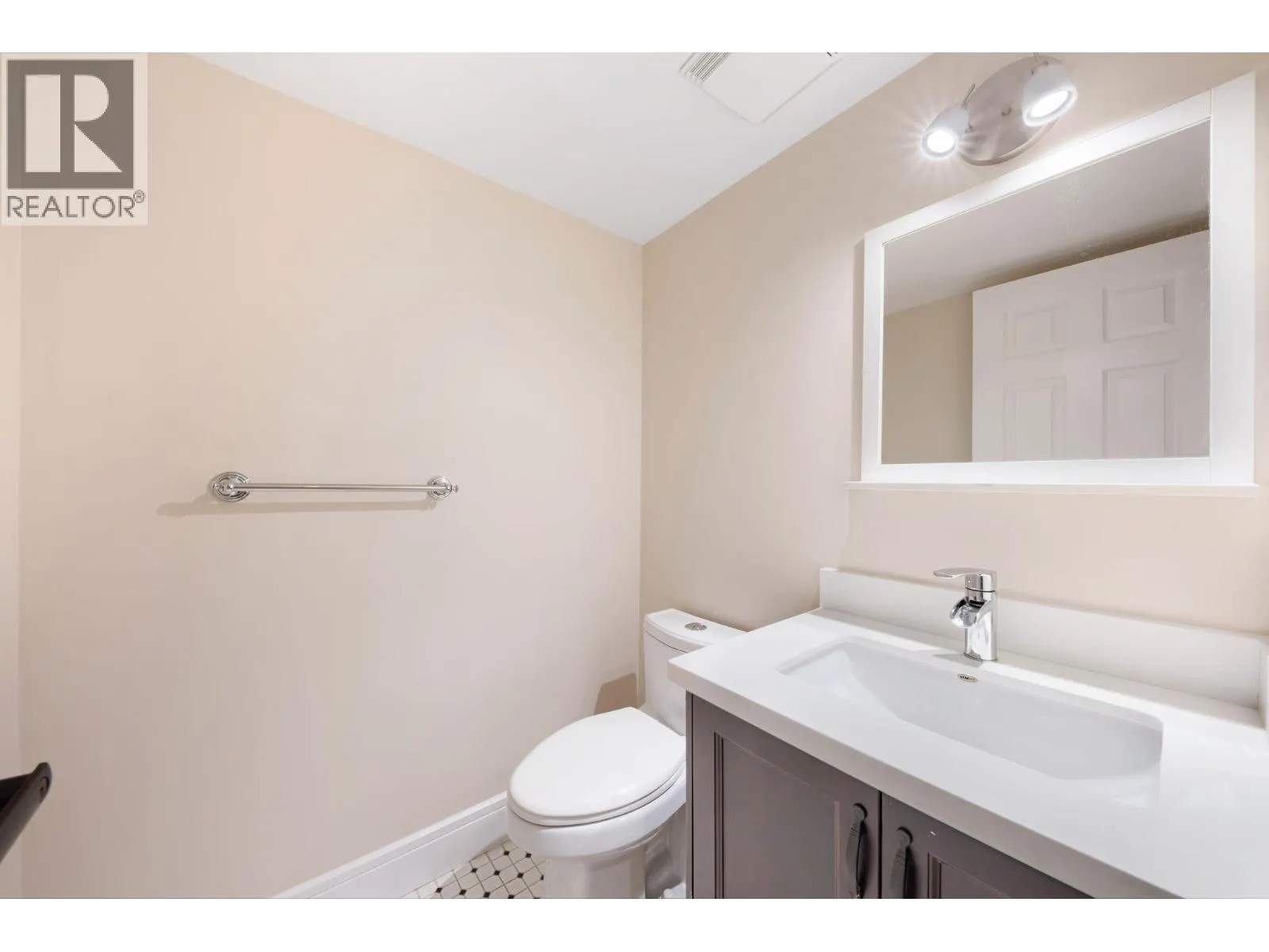 37 9000 ASH GROVE CRESCENT
