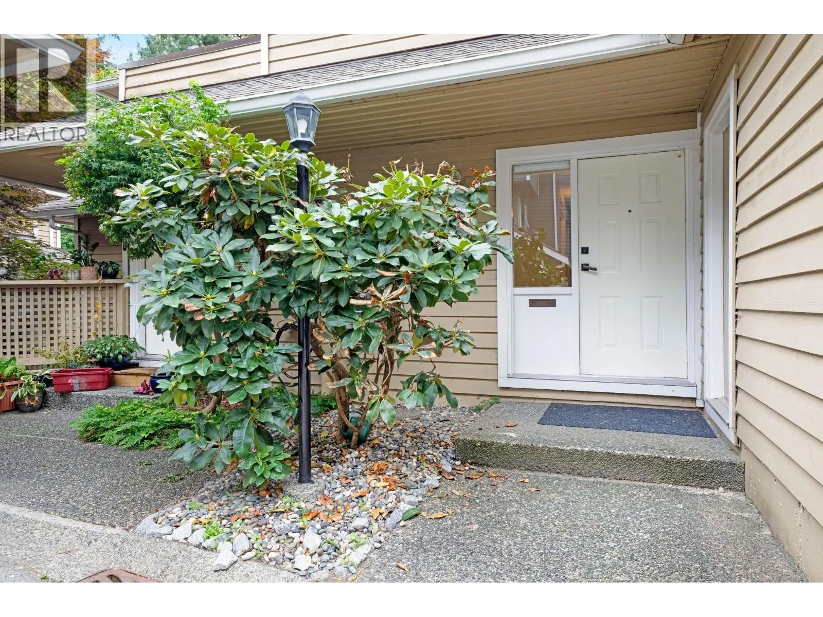37 9000 ASH GROVE CRESCENT
