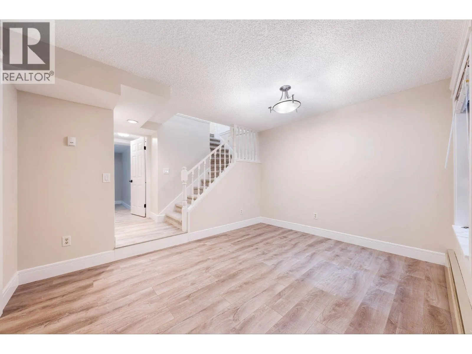 37 9000 ASH GROVE CRESCENT