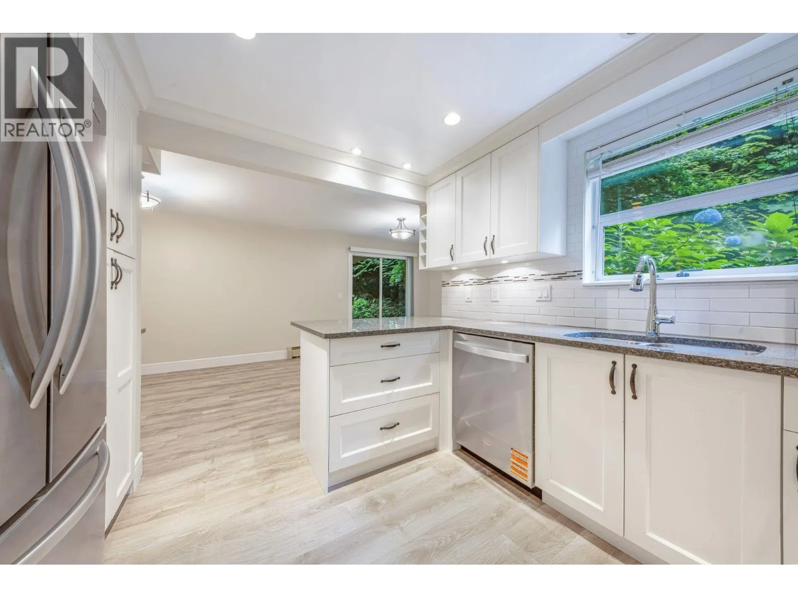 37 9000 ASH GROVE CRESCENT
