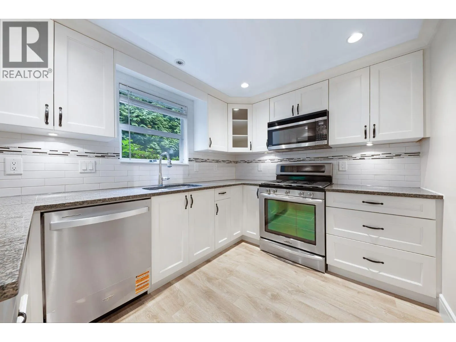 37 9000 ASH GROVE CRESCENT