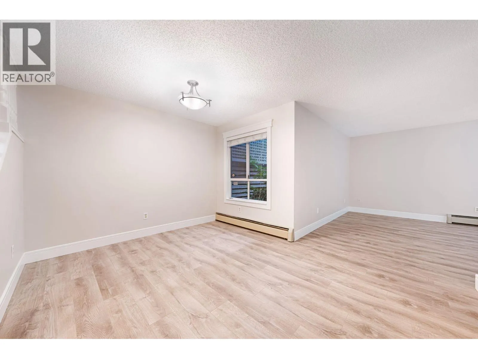 37 9000 ASH GROVE CRESCENT