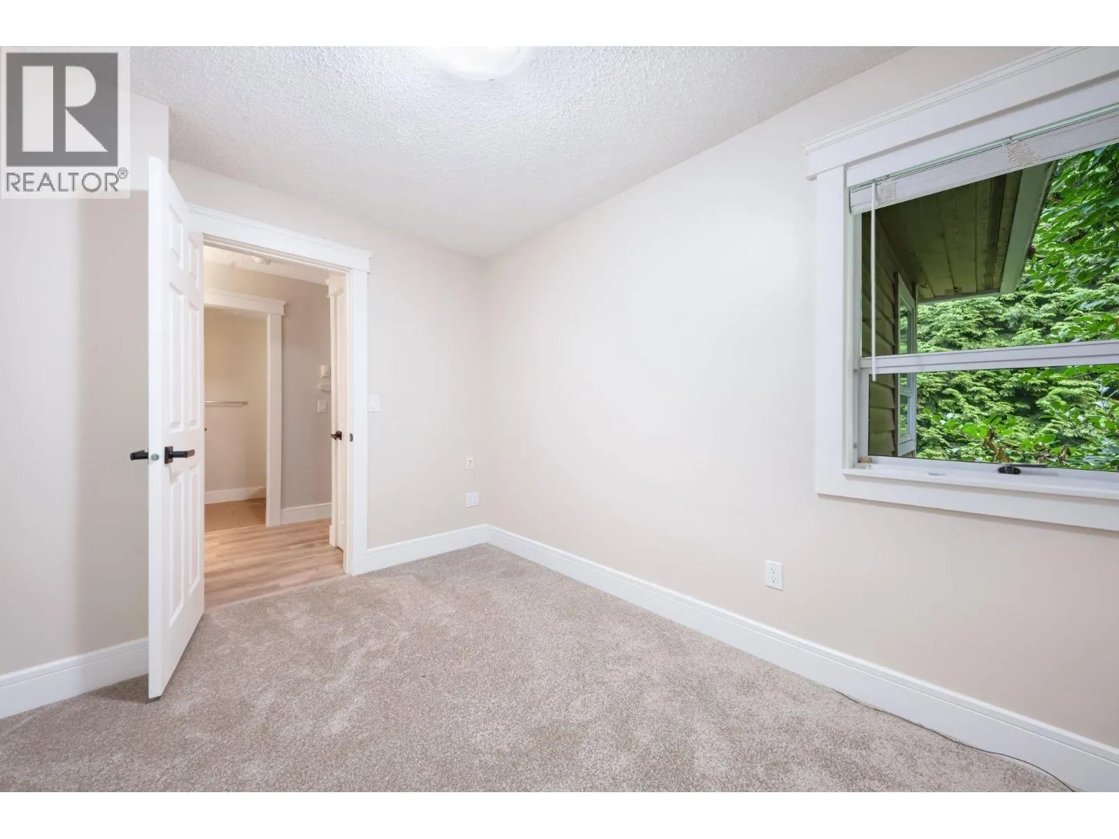 37 9000 ASH GROVE CRESCENT