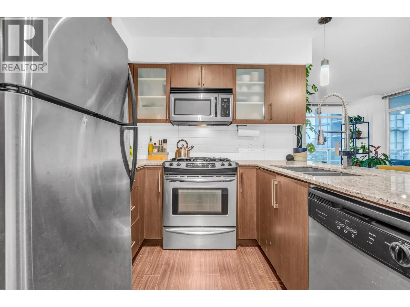 905 8068 WESTMINSTER HIGHWAY