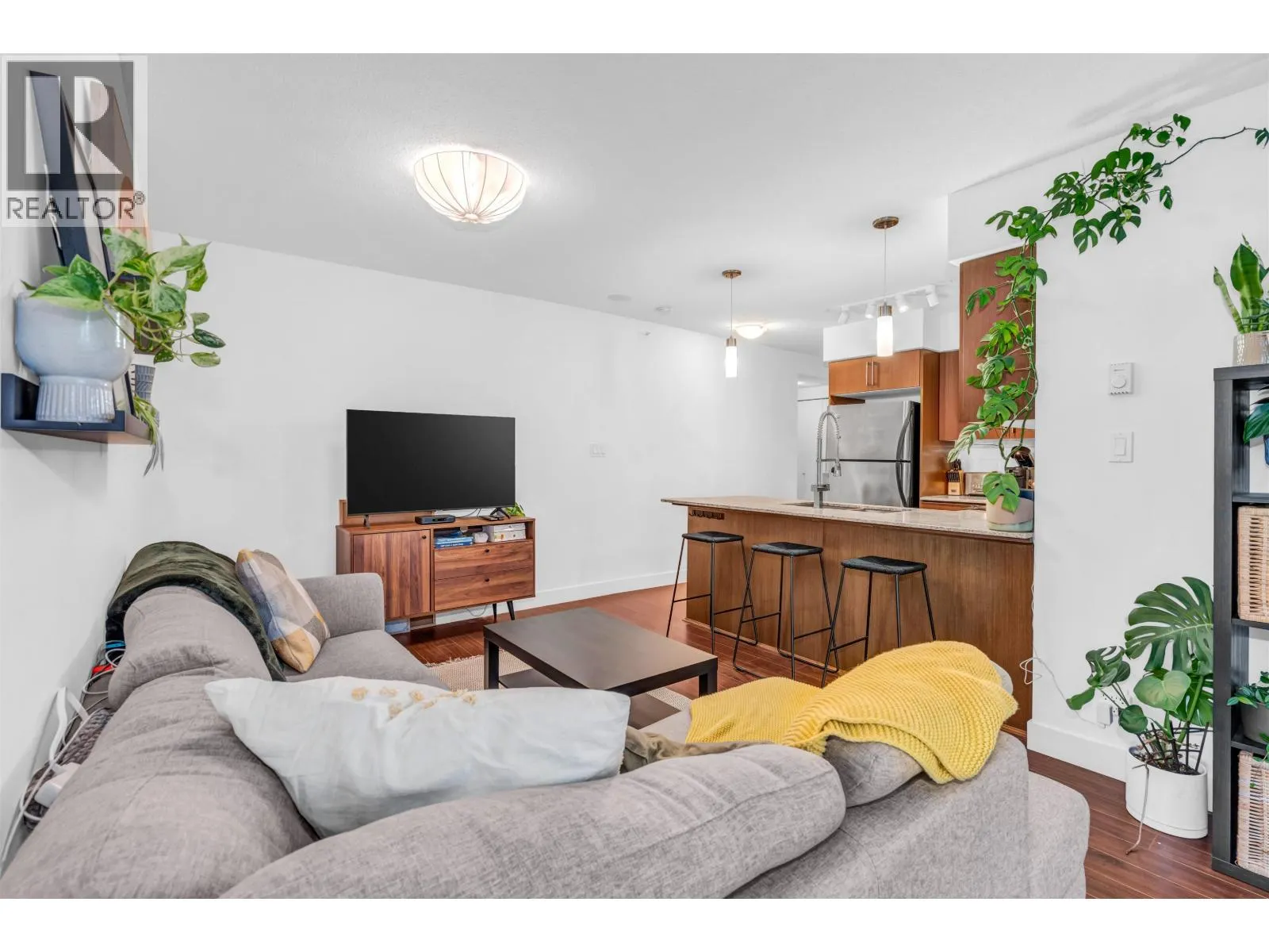 905 8068 WESTMINSTER HIGHWAY