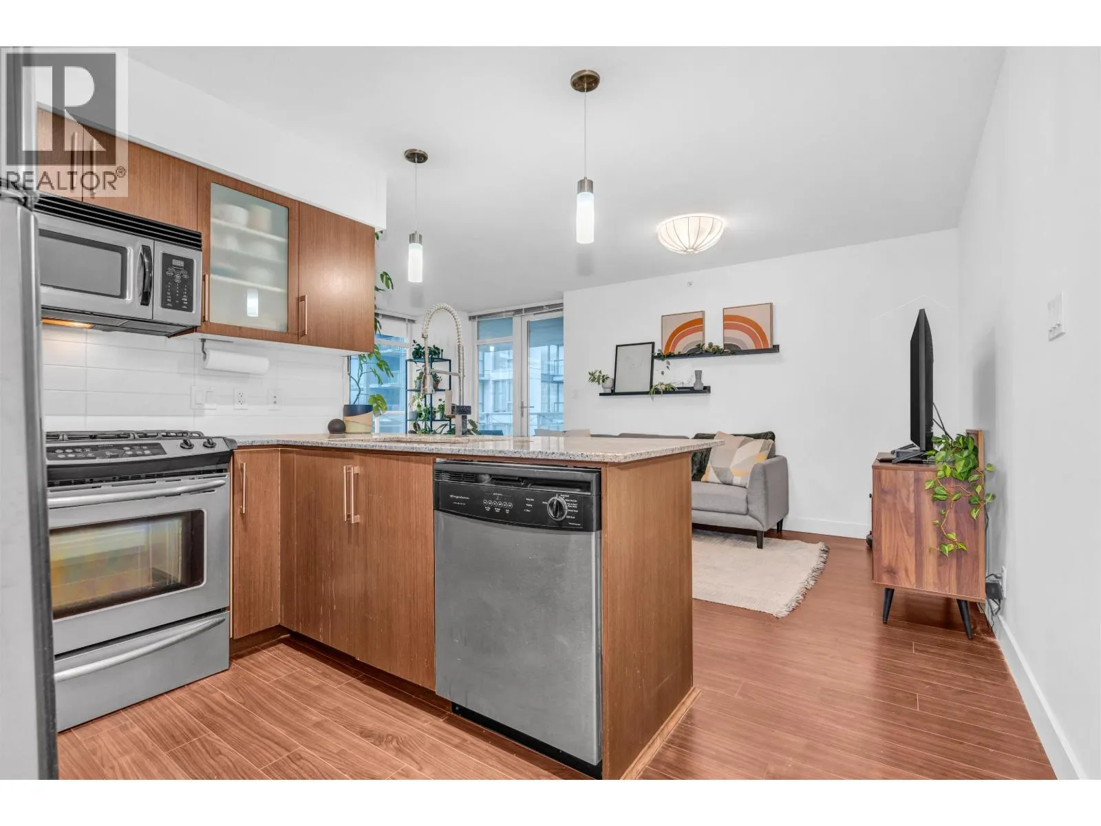 905 8068 WESTMINSTER HIGHWAY