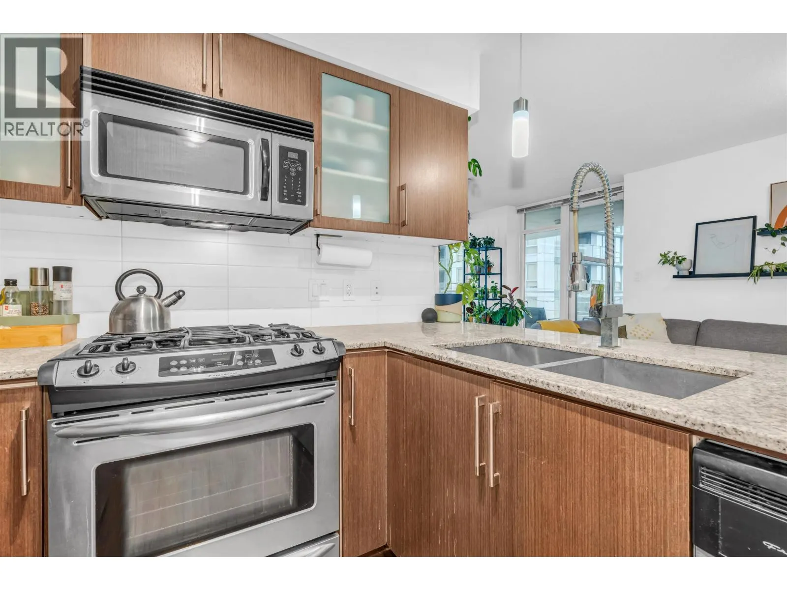 905 8068 WESTMINSTER HIGHWAY