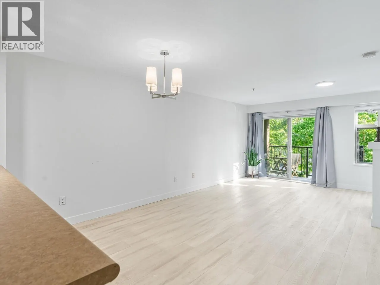 210 500 KLAHANIE DRIVE