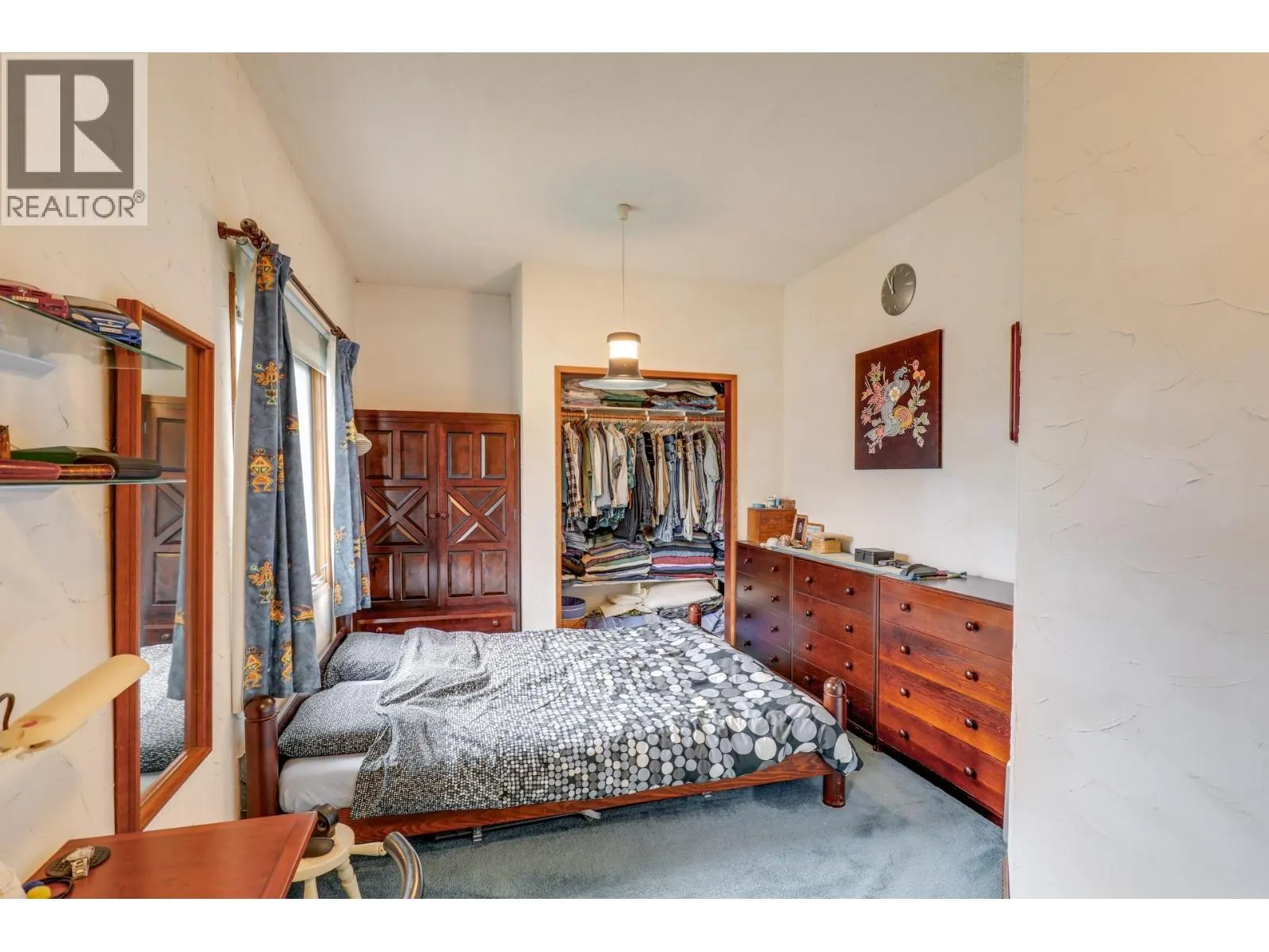 534 E 9TH STREET
