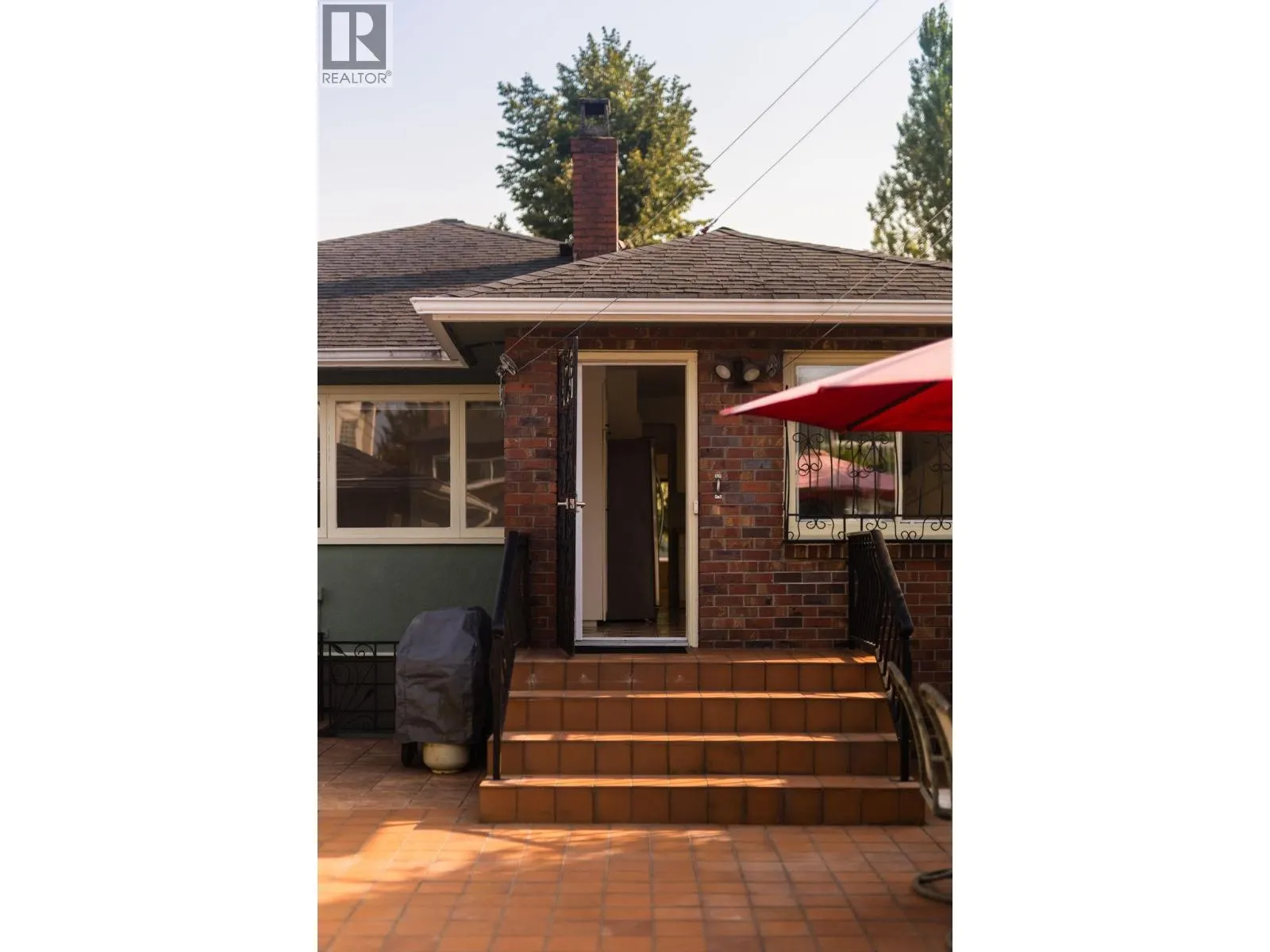 2869 VENABLES STREET