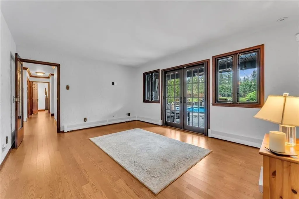 20077 FERNRIDGE CRESCENT