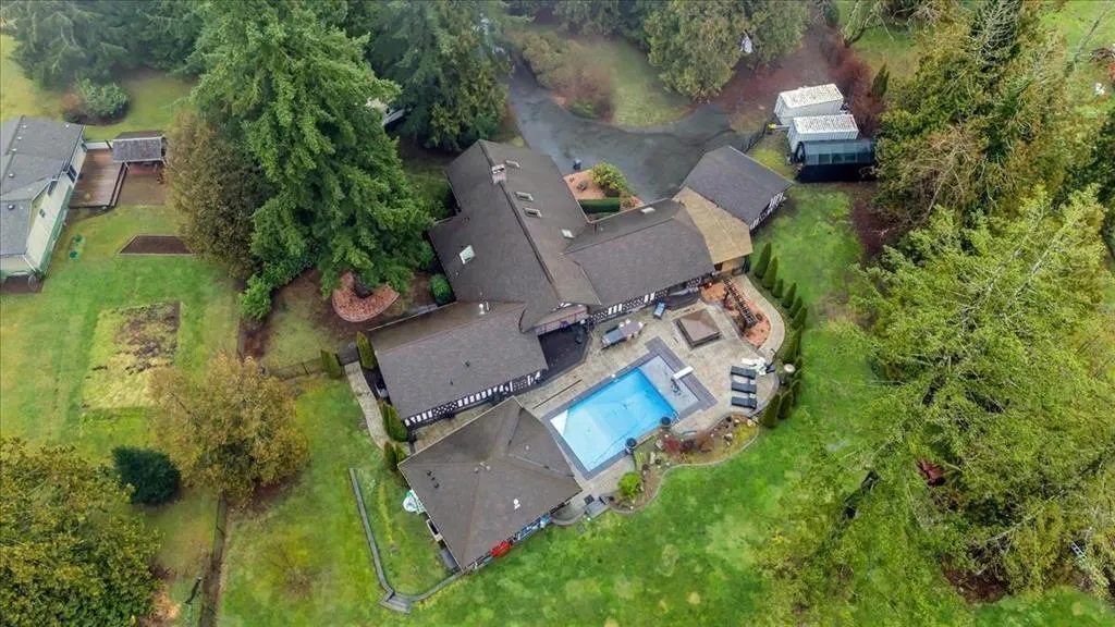 20077 FERNRIDGE CRESCENT