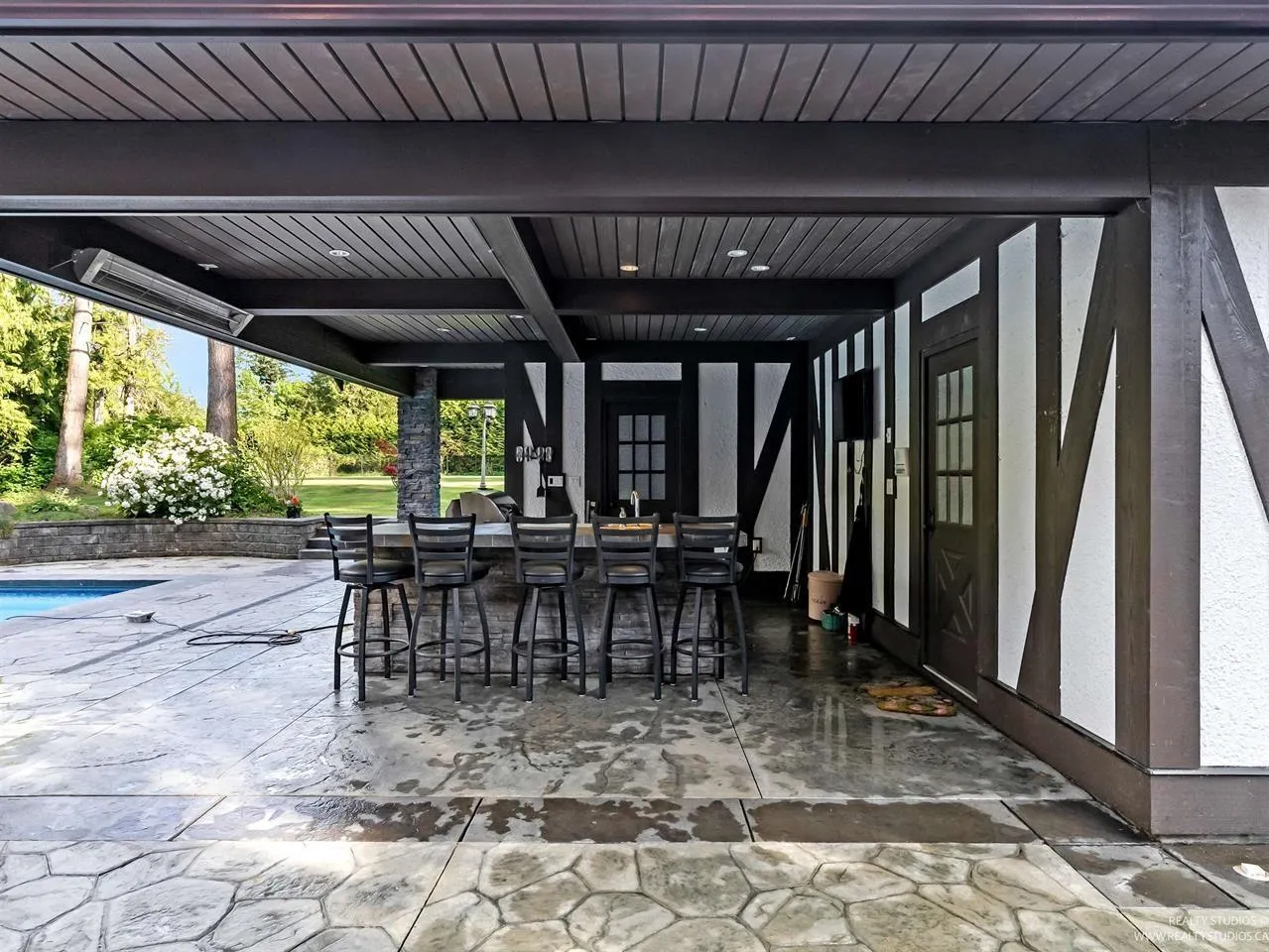 20077 FERNRIDGE CRESCENT
