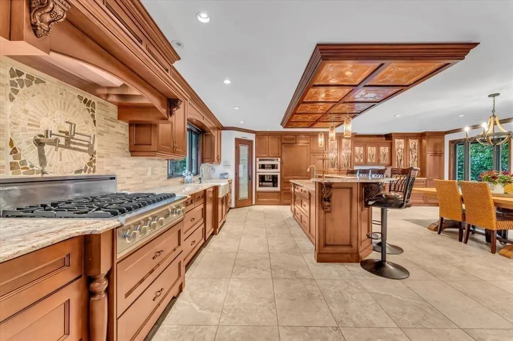20077 FERNRIDGE CRESCENT
