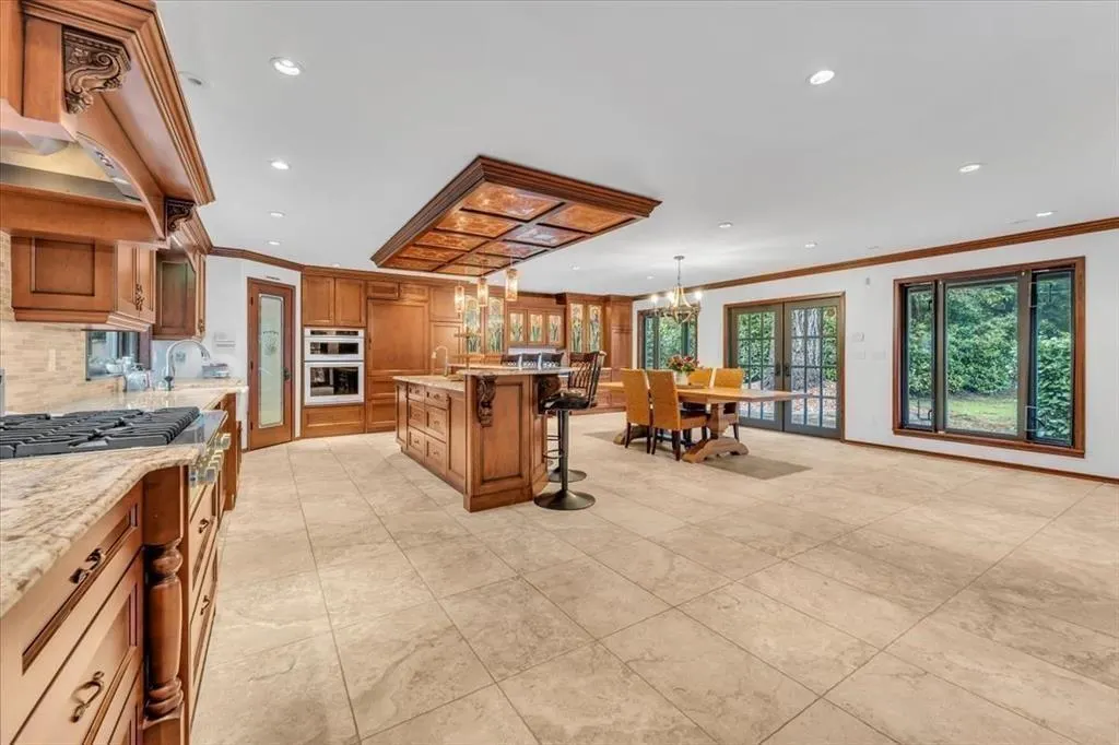 20077 FERNRIDGE CRESCENT