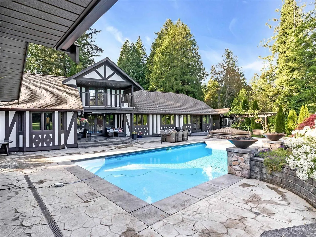 20077 FERNRIDGE CRESCENT