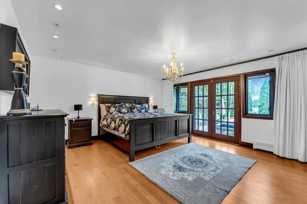 20077 FERNRIDGE CRESCENT