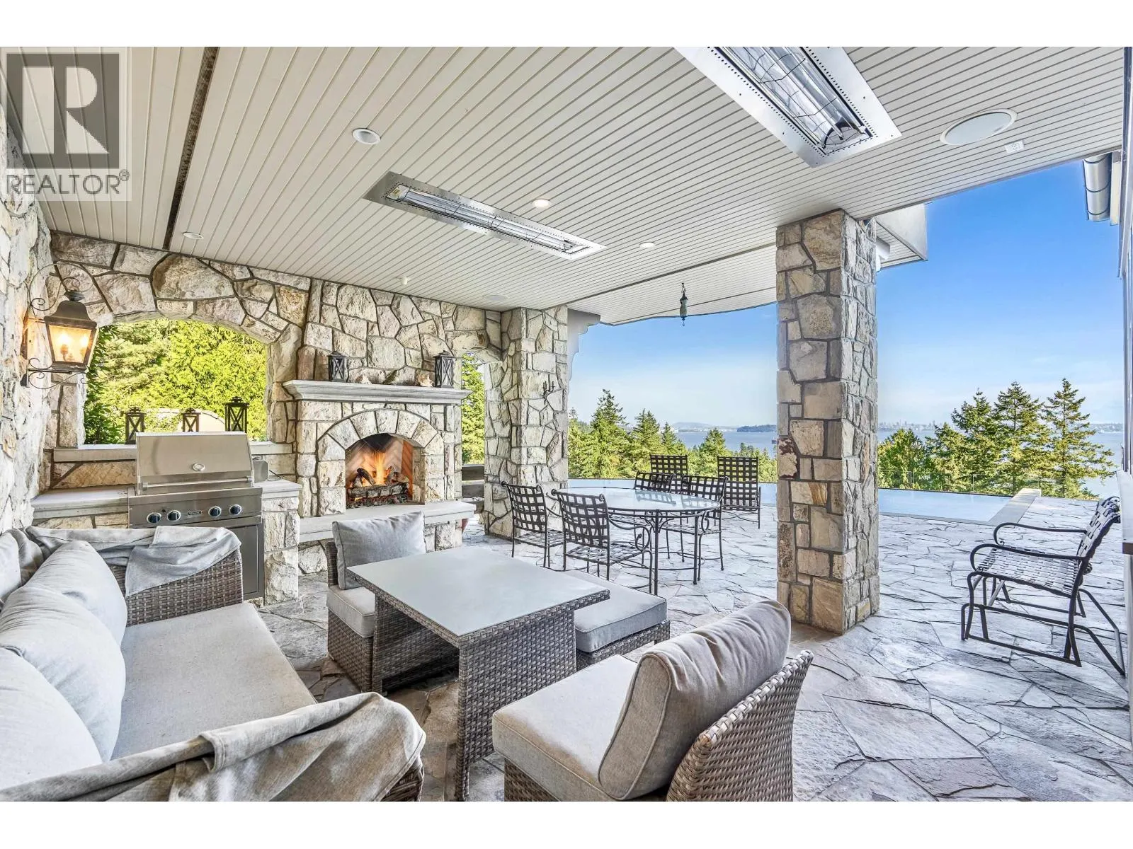 4672 CLOVELLY WALK