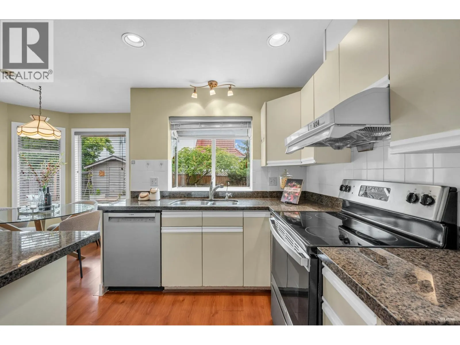 1830 WALNUT CRESCENT
