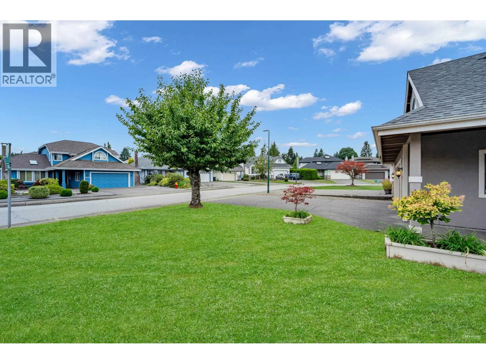 1830 WALNUT CRESCENT