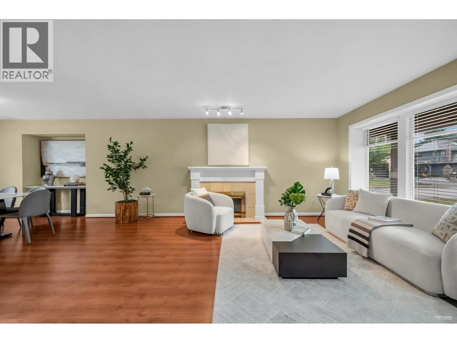 1830 WALNUT CRESCENT