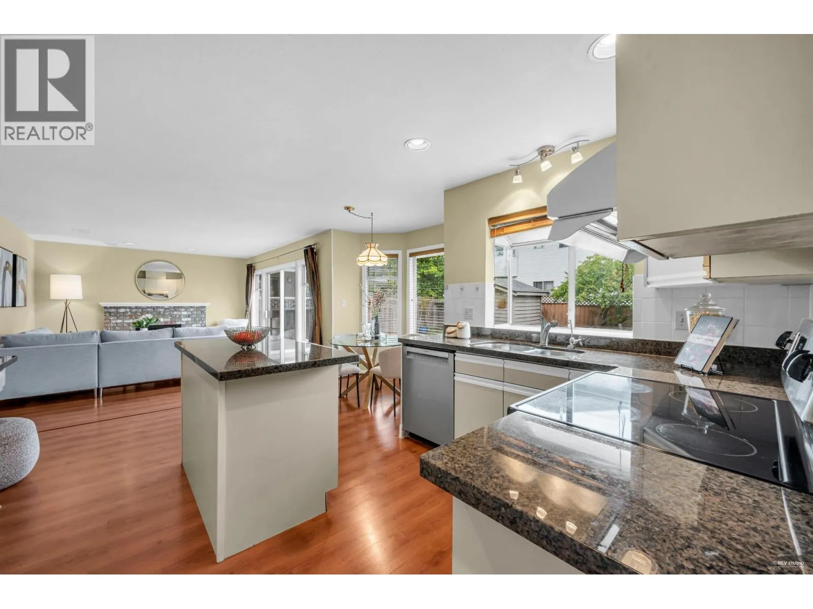 1830 WALNUT CRESCENT