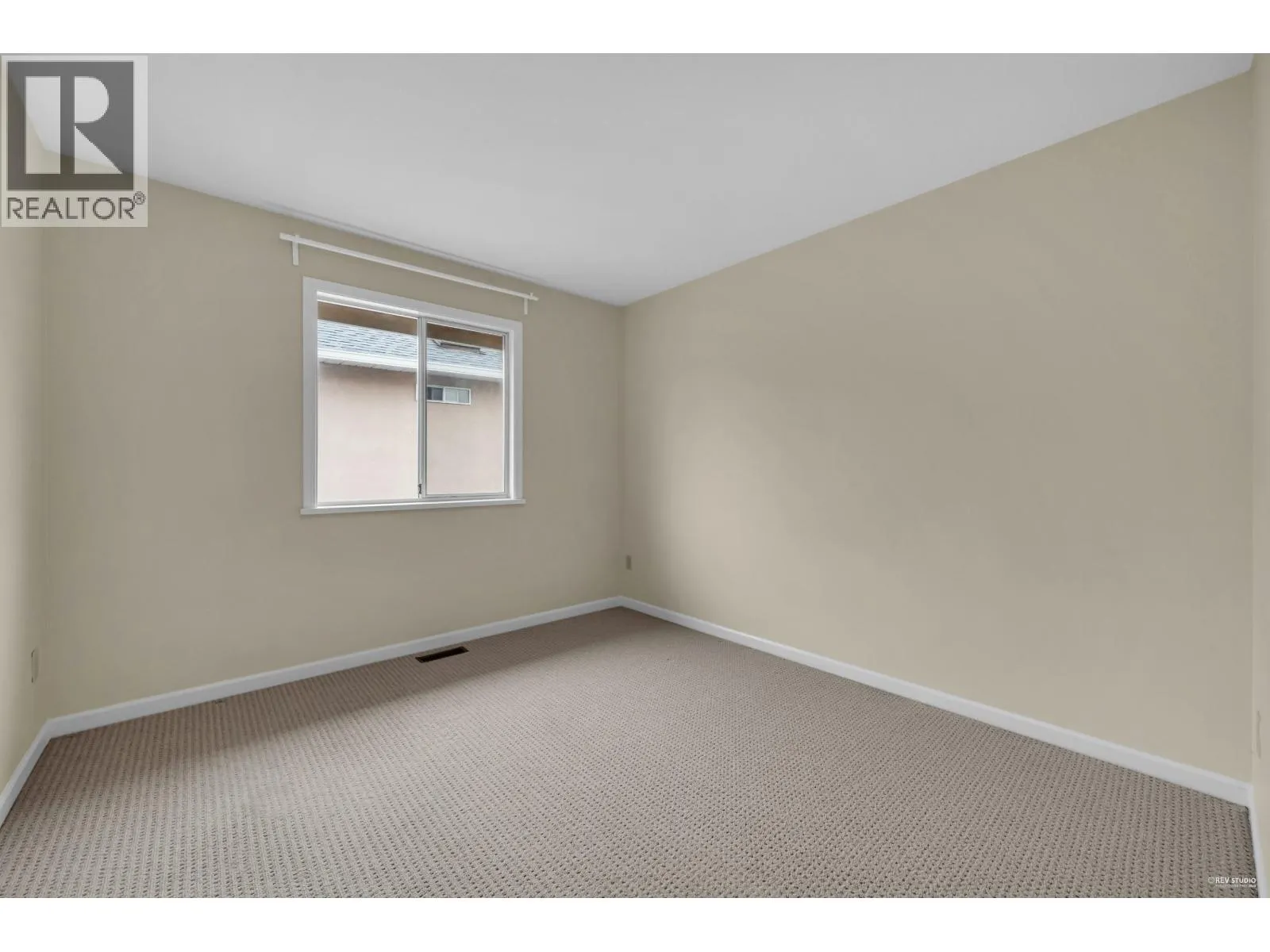 1830 WALNUT CRESCENT