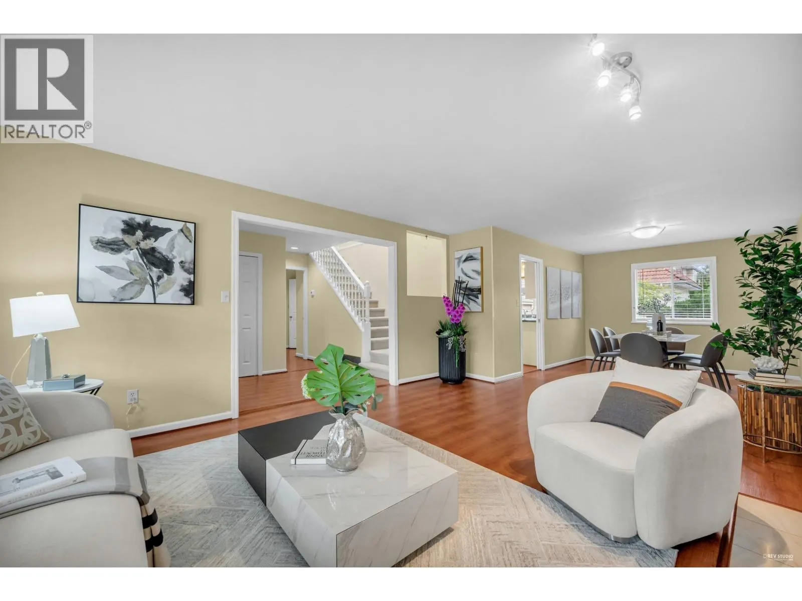 1830 WALNUT CRESCENT