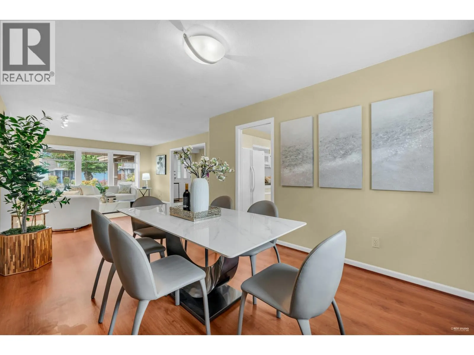 1830 WALNUT CRESCENT