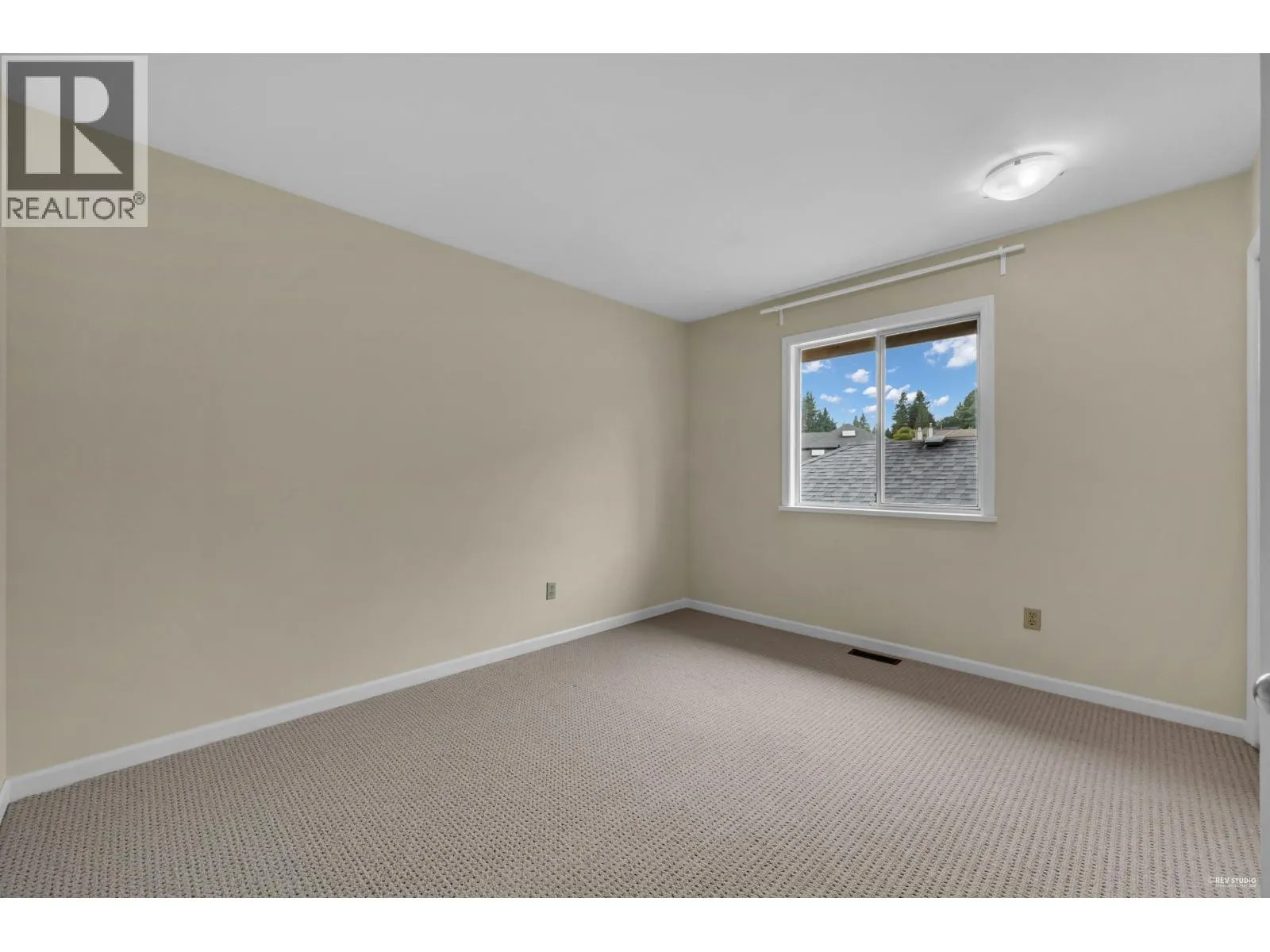 1830 WALNUT CRESCENT