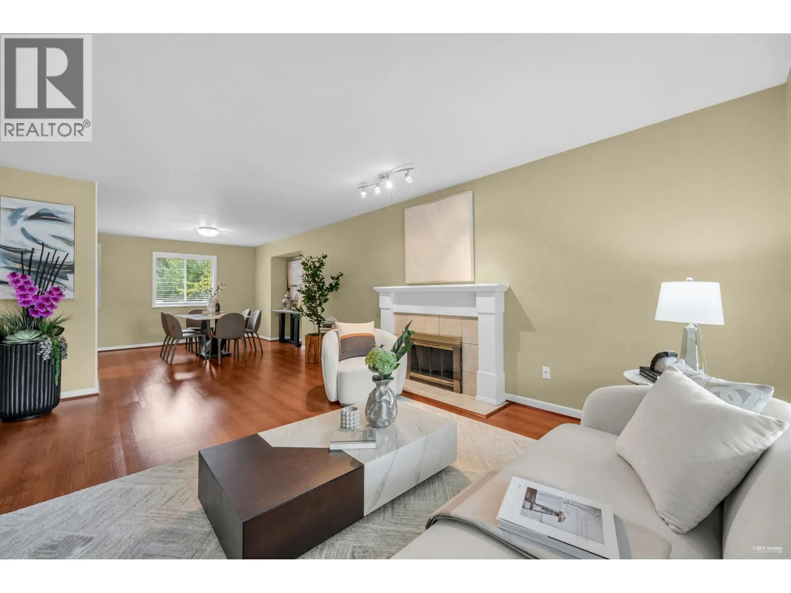 1830 WALNUT CRESCENT